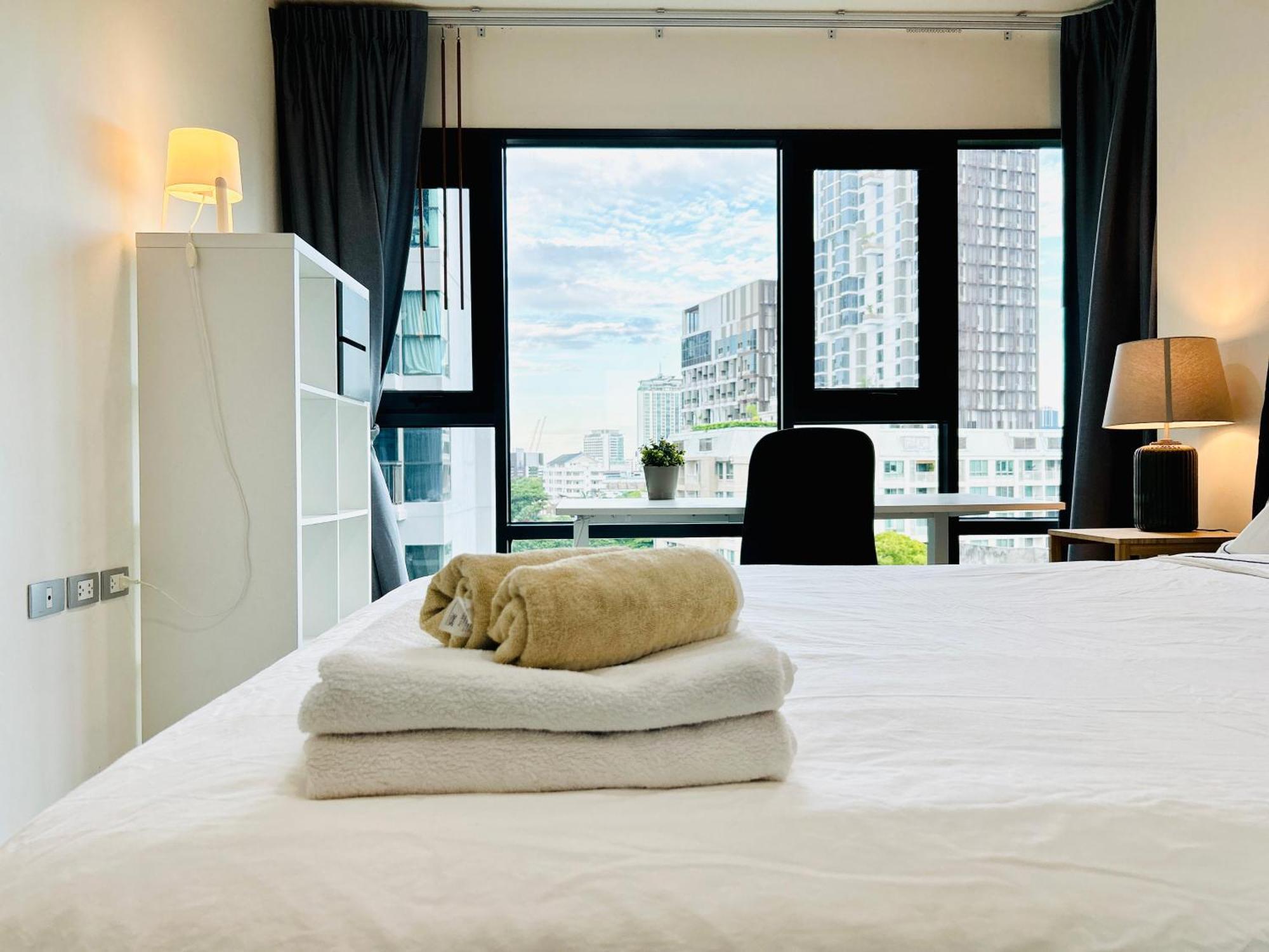 Rhythm Sukhumvit 36 Two Bedrooms דירה *