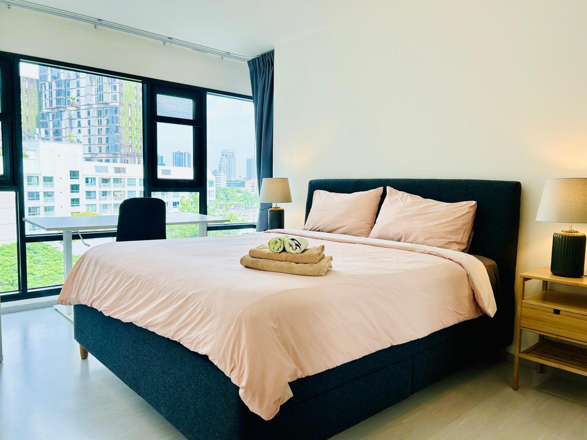 Rhythm Sukhumvit 36 Two Bedrooms 公寓